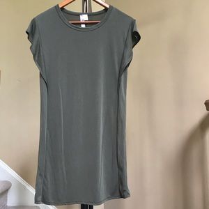 🌸 Francesca’s: Green T-Shirt Dress